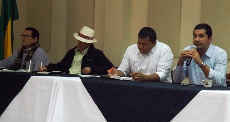 Alcaldes y Secretarios de Planeación de los municipios de Cauca y Huila