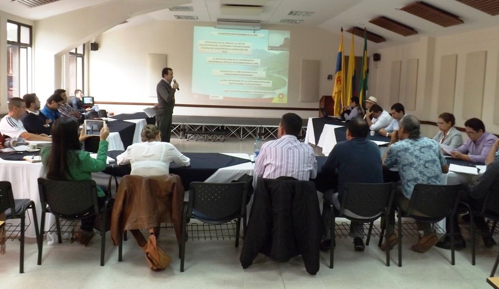 Estudio sobre vulnerabilidad y riesgo por el flujo de lodo derivado de la actividad del volcán nevado del Huila