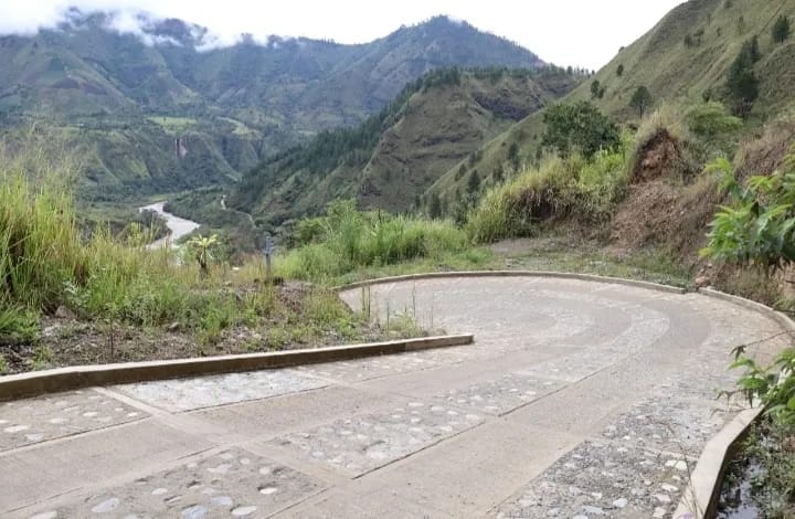 En Mesa de Togoima, municipio de Páez, la Corporación Nasa Kiwe construyó placa huell