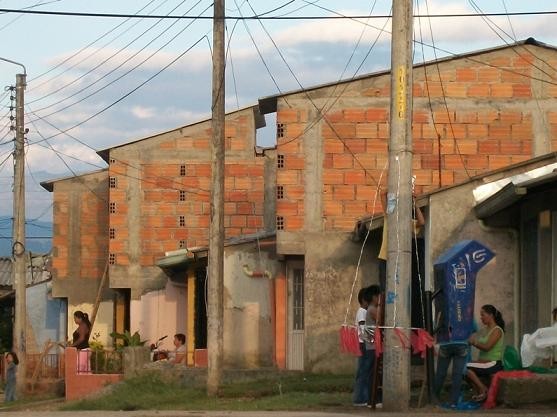 Mejoradas viviendas de diez familias reasentadas en el barrio toez