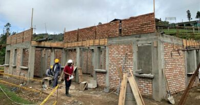 Avance de obra de la construcción del establecimiento de salud en La Muralla, Páez